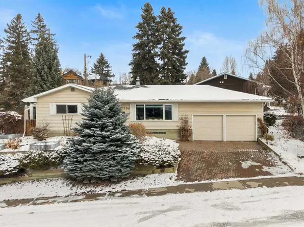 2704 S 48th Ave NW, Calgary, AB T2L 1C3