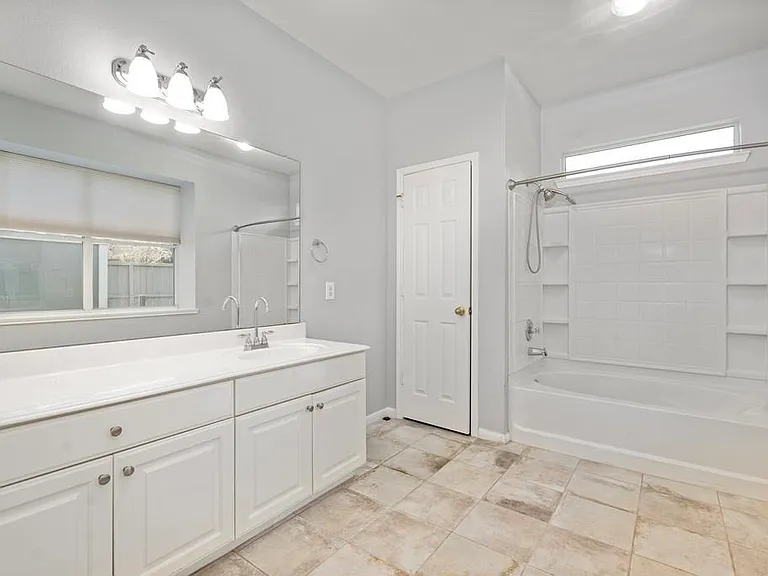 421 Livingstone Ln — Photo 19