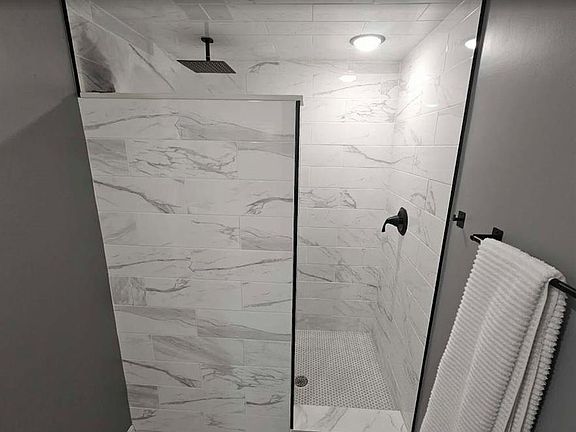 4th image of 7360 Glenmoor LN #4207