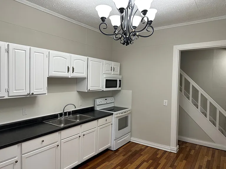 46 S Lasalle St #B — Photo 2