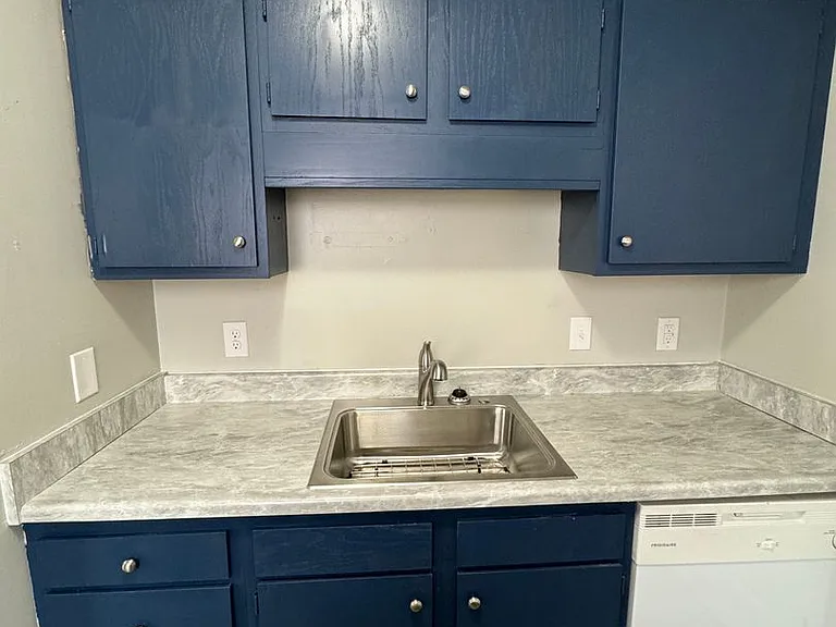 Creekview Apartments - Kingsport, TN — Photo 4