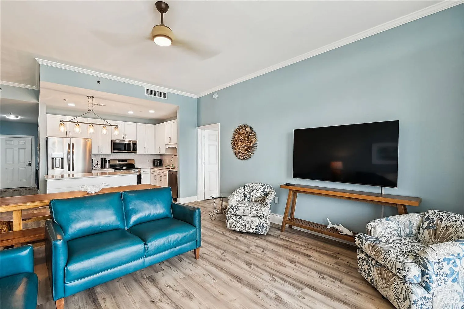 3 bed, 2.0 bath, 1259 sqft, $6,259 — Photo 4