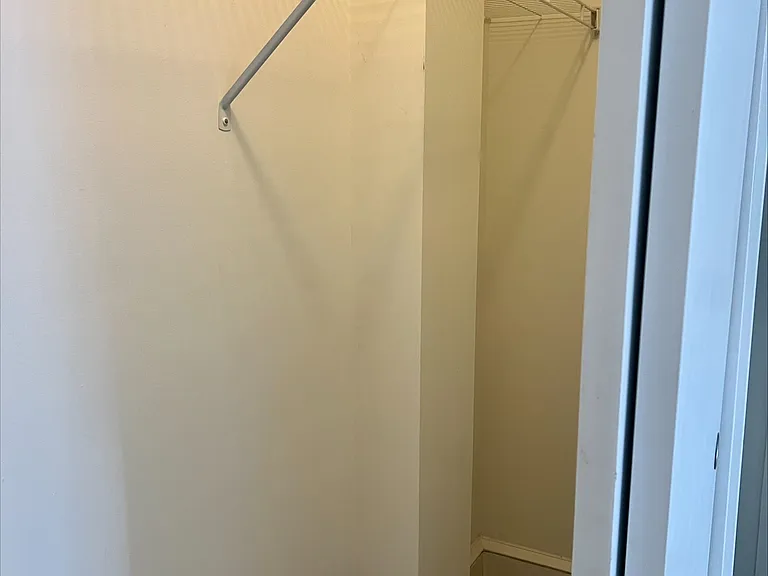 apt 208