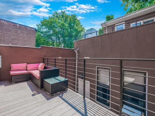 698 Lexington Avenue image 10 of 36