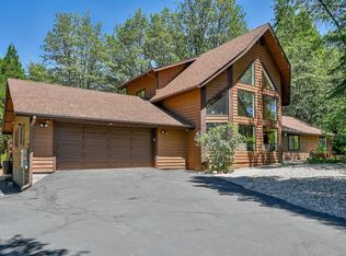 424 Lotus Ln, Mount Shasta, CA 96067