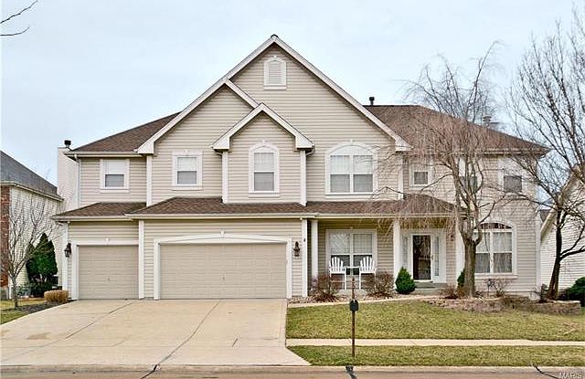 2nd image of 737 Lakeshore Manor Ct