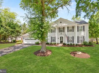 4 Moss Rd, Sterling, VA 20165