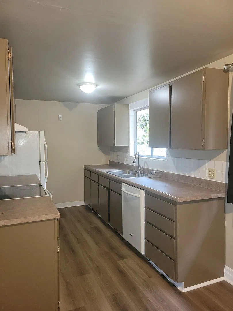 3 Bedroom 2 Bath House W/ Water, Sewer, And Electric Covered — Photo 4
