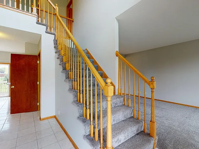 2504 Somerset Dr — Photo 2