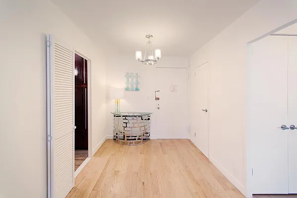 Sold by R New York | media 23