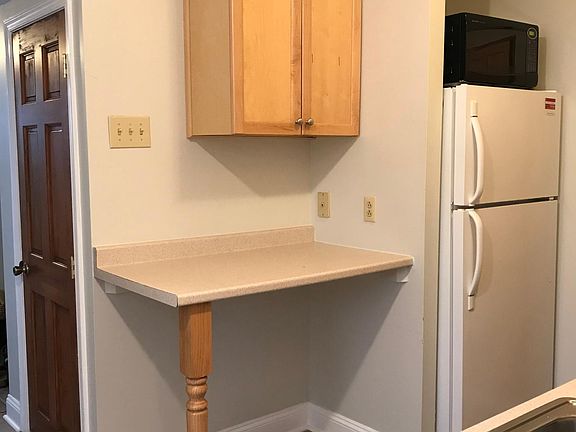 Space for in-kitchen meals.