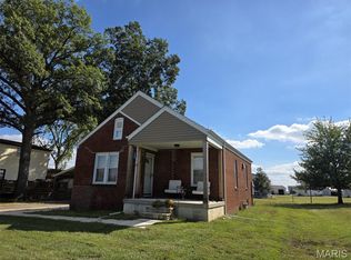 360 E Cherry St, Hoyleton, IL 62803