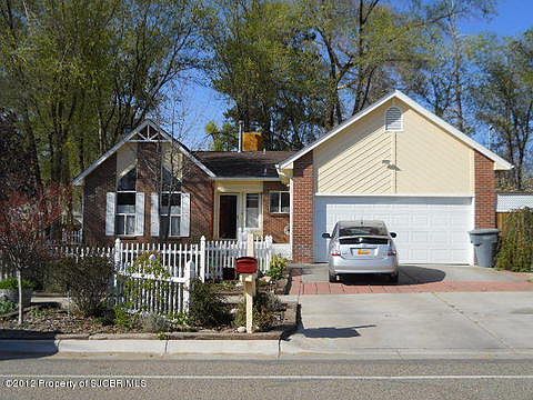  This home is the definition of &apos;CURB APPEAL