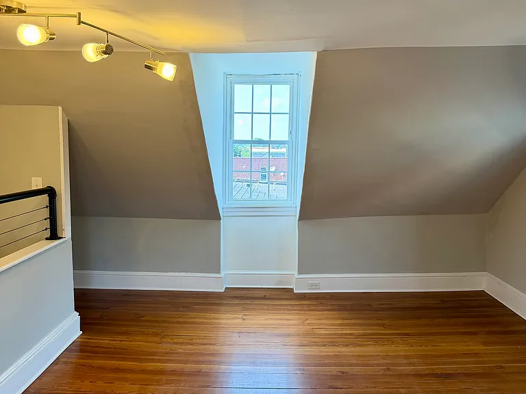 549 E Marion St — Photo 22