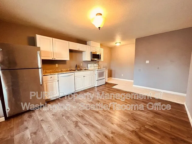 4215 N Vassault St #B — Photo 2