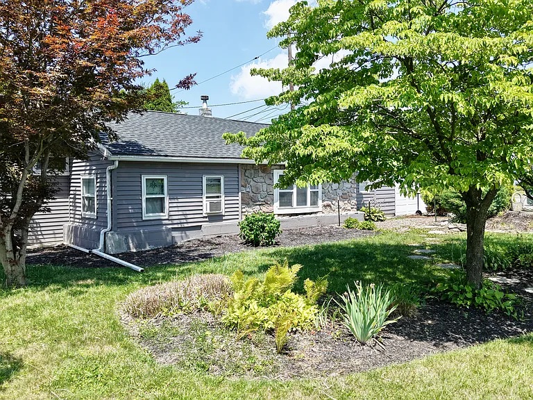 246 Poplar St — Photo 3