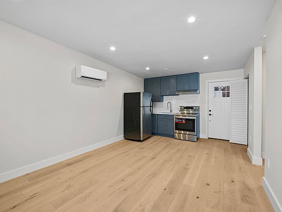 4th image of 647 N Spaulding Ave #649.5