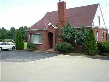 483 N Canfield Niles Rd photo 1