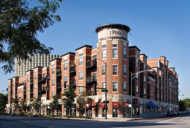 1st image of 1935 S Archer Ave APT 523