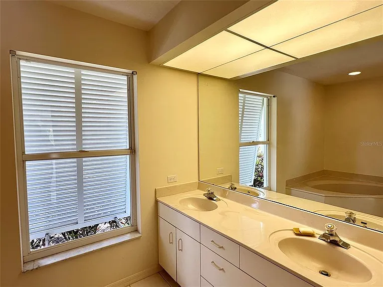 5024 Southern Pine Cir — Photo 40