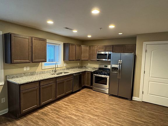 3rd image of 465 Burch St APT 1