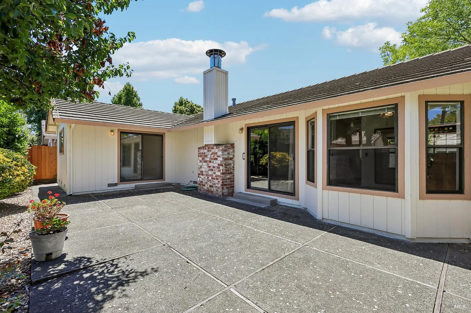 3994 Hampton Way - Photo 4
