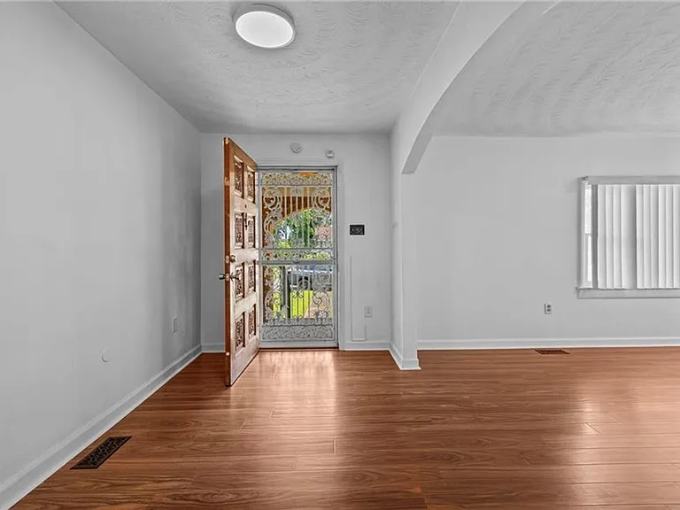 735 Bold St — Photo 3