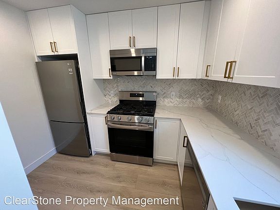 4th image of 3860 Boyce Ave