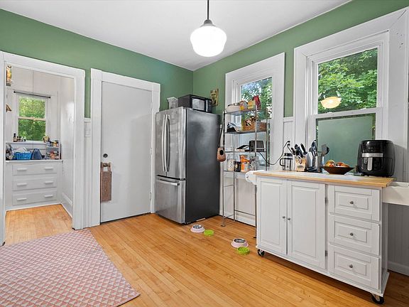 3rd image of 1018 E Clarke St #1018