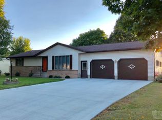 712 N Elm St, Kanawha, IA 50447