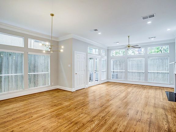 4th image of 1809 W Clay St