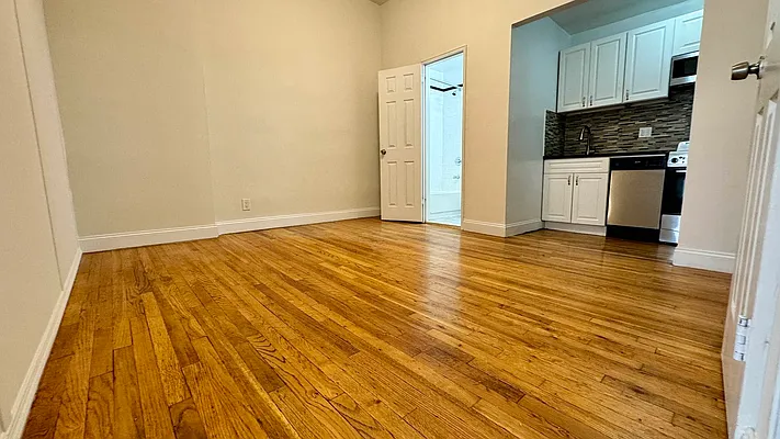 Rented by HOLTON REAL ESTATE INC. | media 9