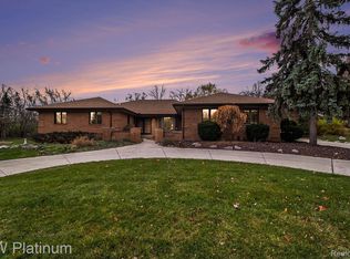 26032 Steele Rd, Farmington Hills, MI 48331