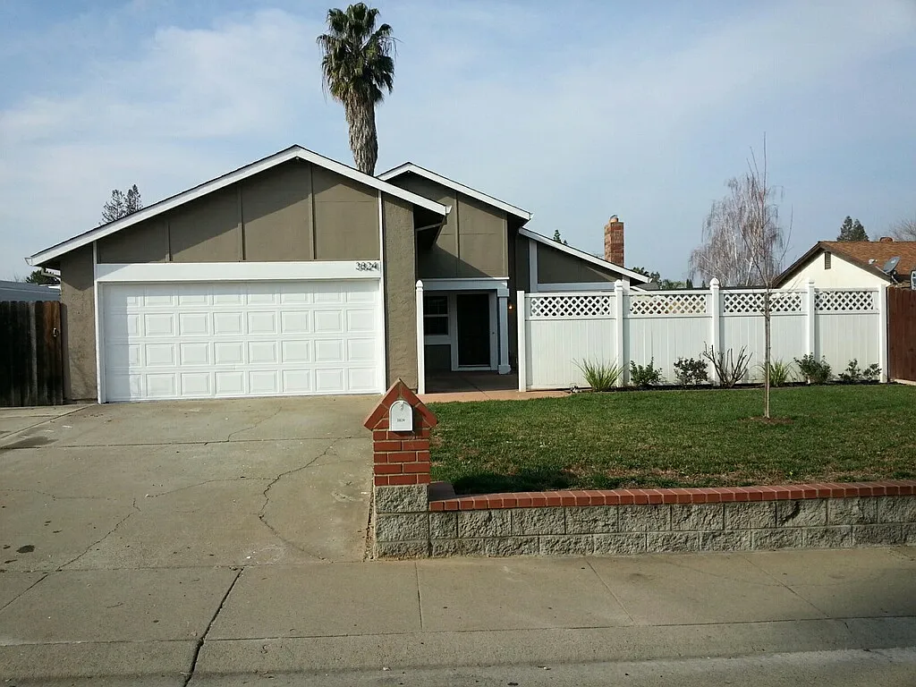 3824 Faberge Way photo 1