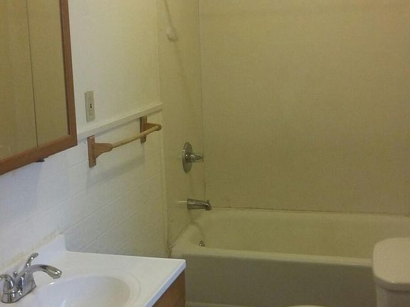 4th image of 235 Oliver St APT 3