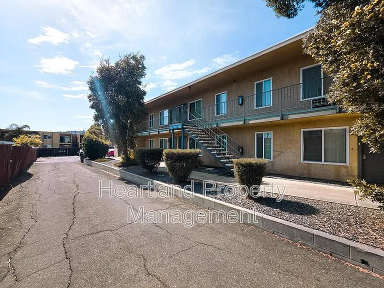 3430 Helix St #4 — Photo 2