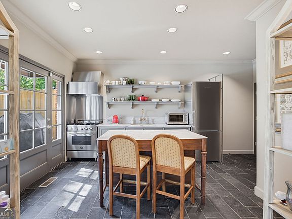 5th image of 1075 High Point Dr NE