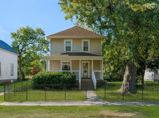 217 N Main St, Roberts, IL 60962