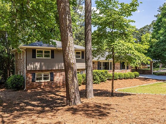 3rd image of 1684 Cartwright Ct