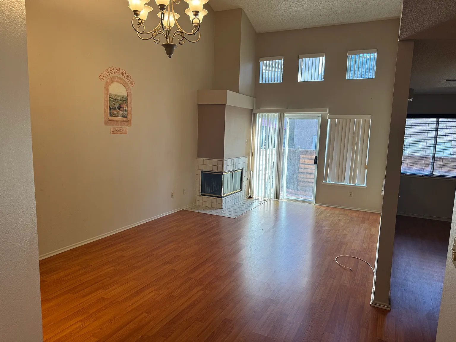 3 bed, 1257 sqft, $3,150 — Photo 2