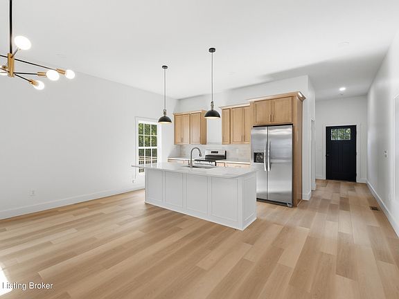 3rd image of 528 E Kentucky St
