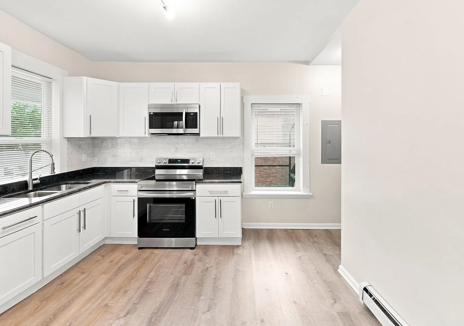 Wooster Sq 2-Bedroom with W/D & Parking — Photo 3