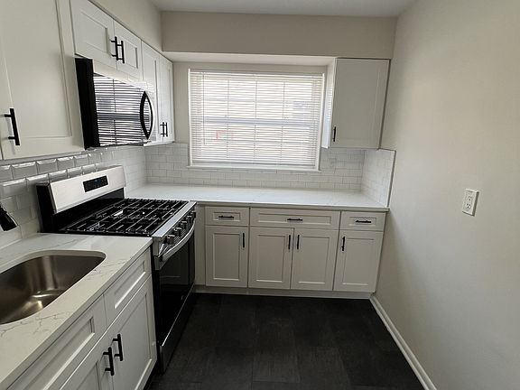 3rd image of 76 Hunt Ave #Avenue1a