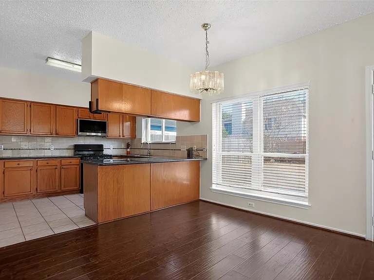 1211 Berrystone Trl — Photo 4