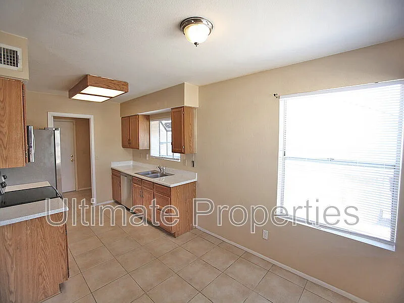 3 bed, 2.0 bath, 1440 sqft, $1,995 — Photo 4