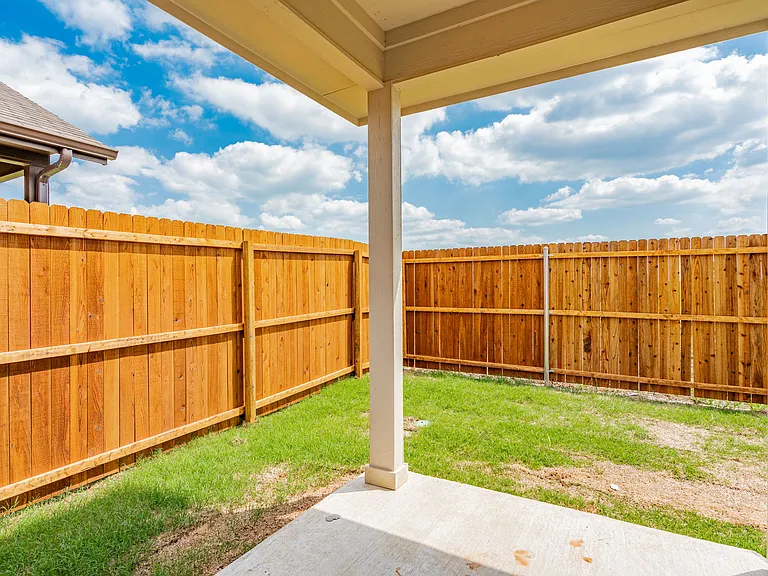 916 Sunrise Ln — Photo 32