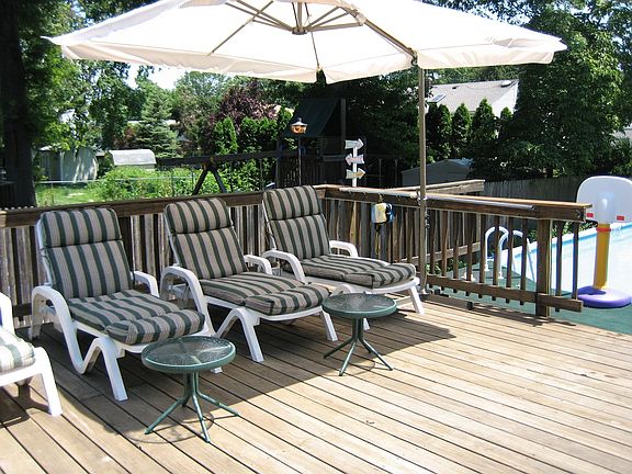 Huge Deck with Pool