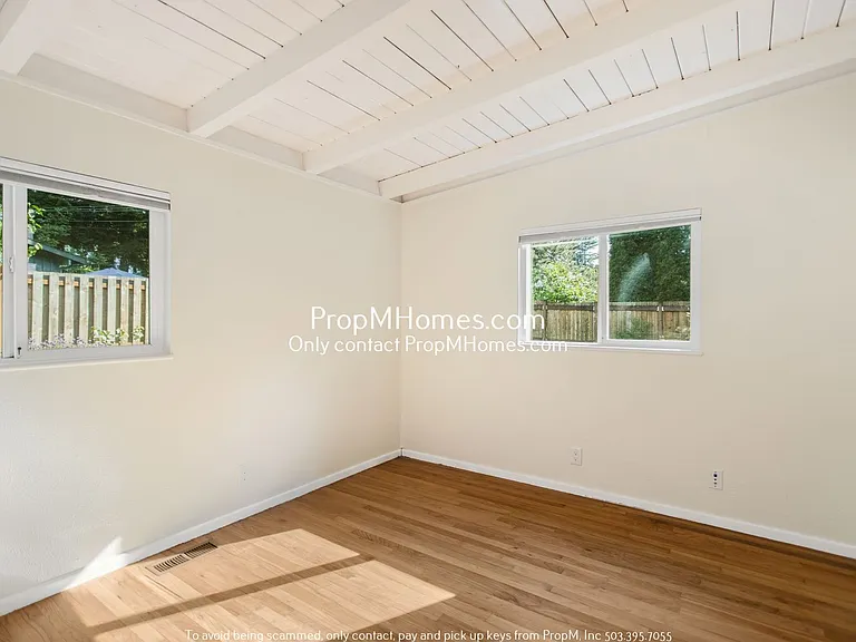 1885 SW Wellington Ave — Photo 8