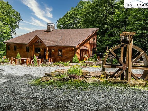 3rd image of 1514 Beech Mountain Parkway