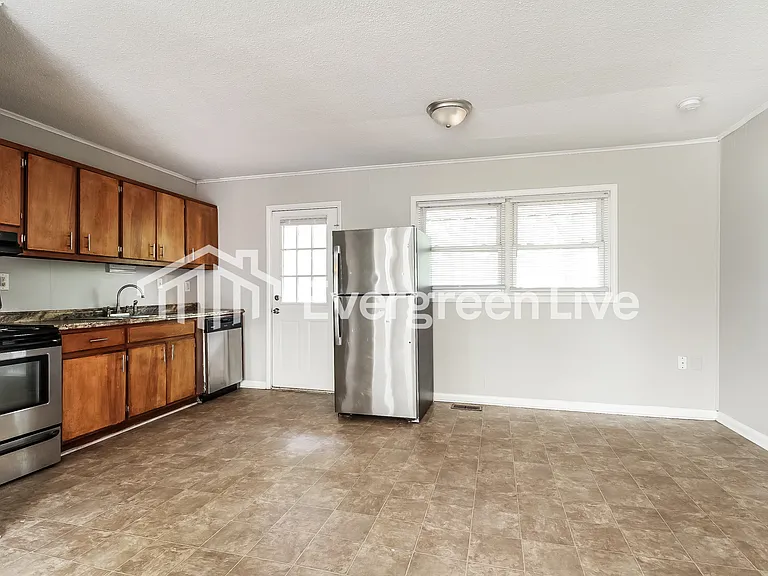 106 Thrift Dr — Photo 5